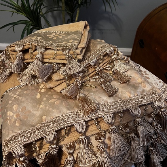 Croscill Gold Cream Brocade, Tasseled beaded Bath Towel 4pc Set 100% Cotton - Picture 2 of 8